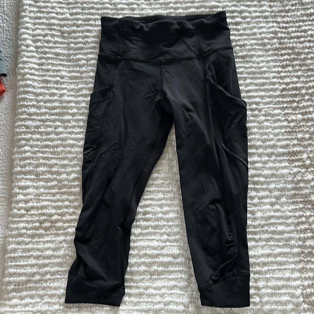 Lululemon black crop legging with pockets